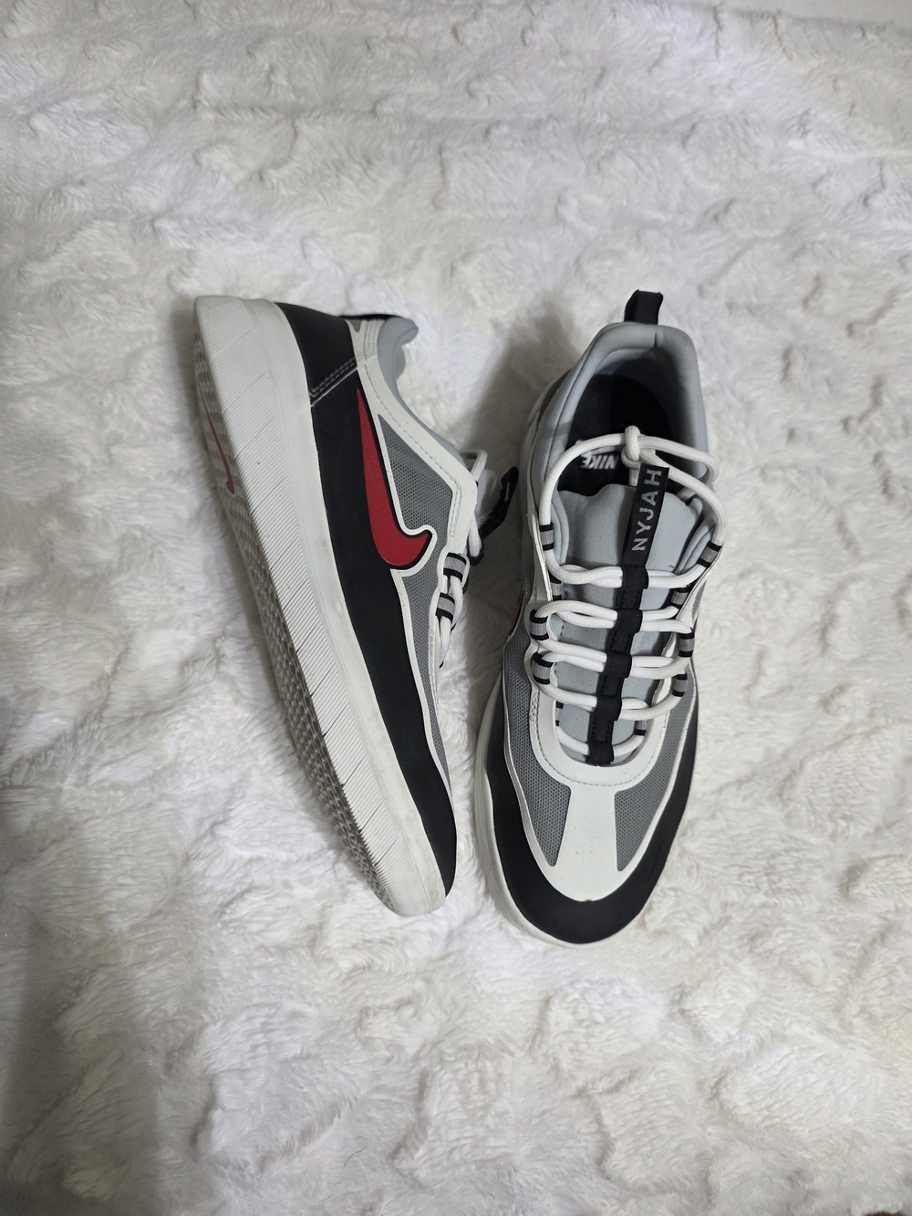Nike Men’s Gray, Black and Red Low-Top Sneakers